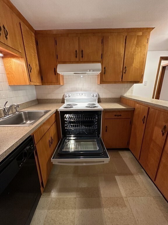 7 Bayberry Rd Unit 7I, Acton, MA 01720 Room for Rent in Acton, MA