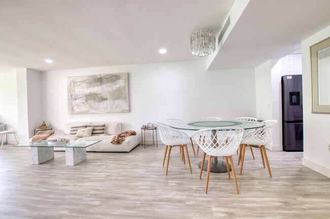 Foto del edificio - 4246 Deste Ct