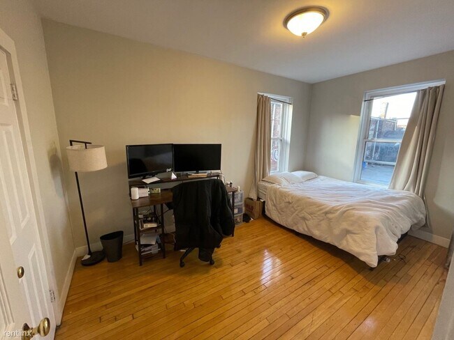 Foto del edificio - 5 br, 2 bath Duplex - 18 Farrington Ave 1