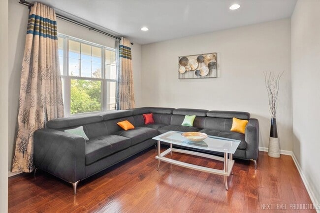 Building Photo - 73 W Illinois Ave