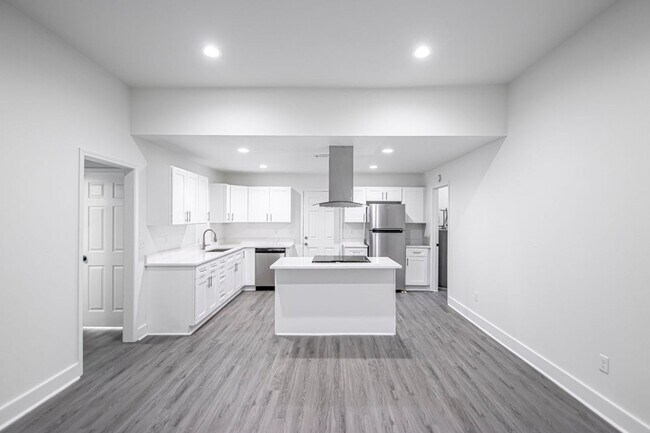 Building Photo - Timeless Elegance with Modern Upgrades – Stunning 3-Bedroom Little Rock Home!