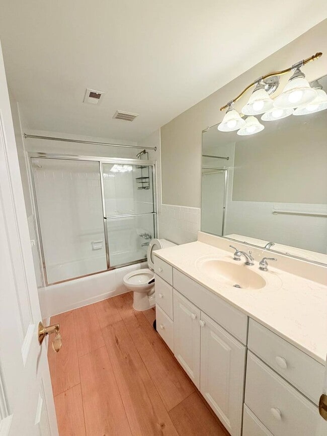 Foto del edificio - 4515 Forest Hill Dr