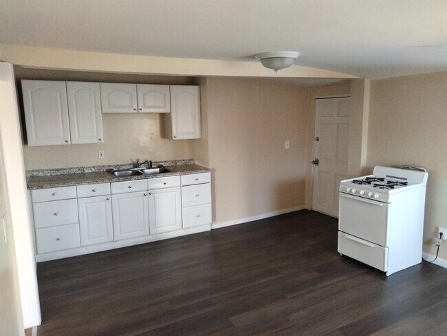 Building Photo - 470 Wethersfield Ave