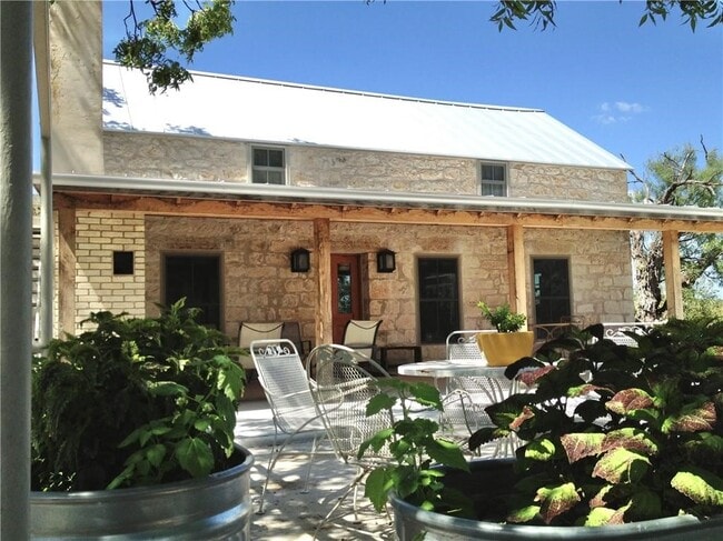 Building Photo - 118 Danos Dr