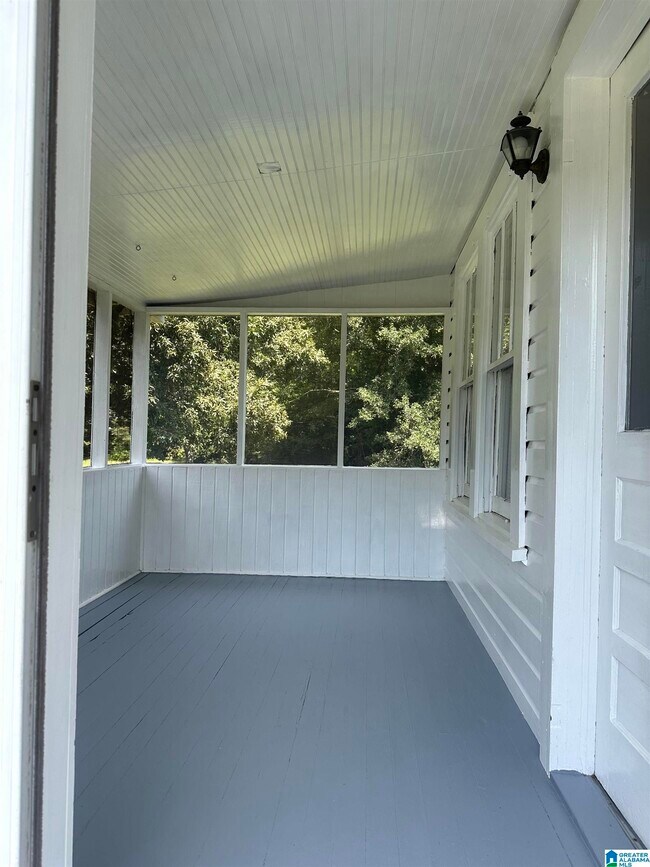 Foto del edificio - 2145 Pine Ln