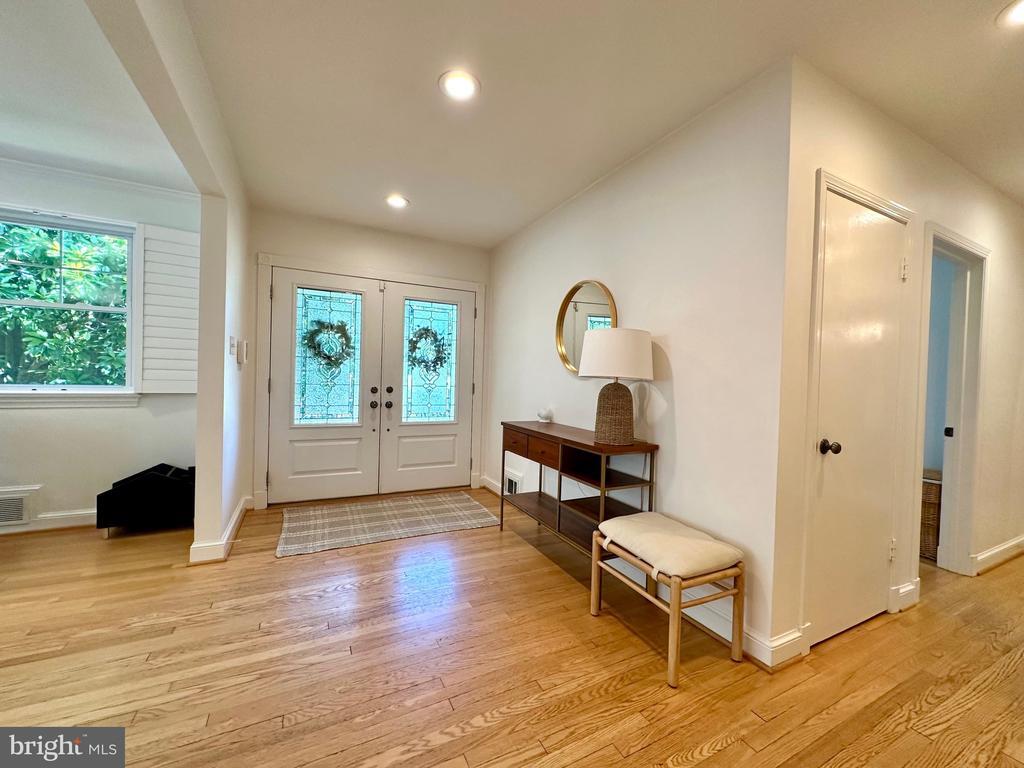 Primary Photo - 3109 Birch St NW