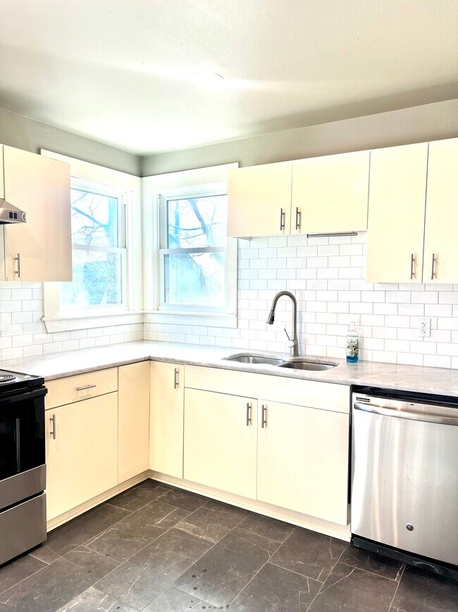 Foto del edificio - 6709 Greenwood Rd