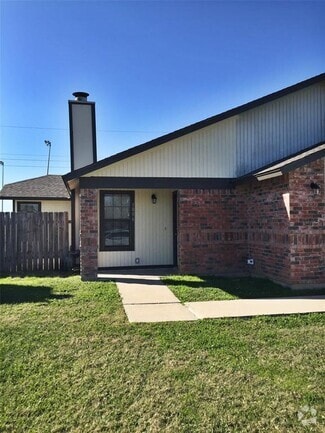 Building Photo - 1006 Hyridge St