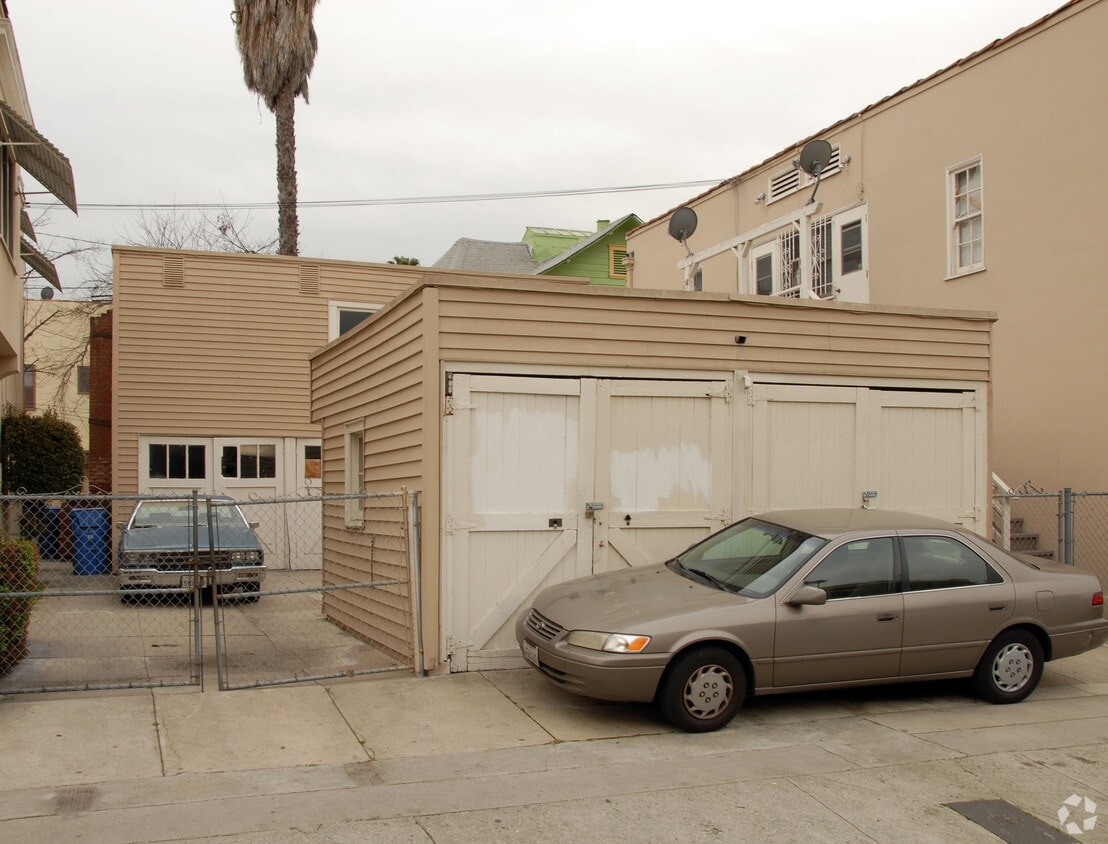 Building Photo - 2460 W 18th St