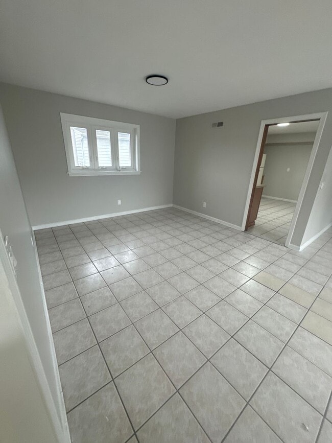 Building Photo - 718 Central Ave