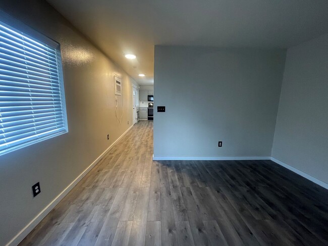 Foto del edificio - Now renting 2 bedroom Townhome:  to view t...