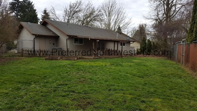 Building Photo - River Road 4 bedroom home!