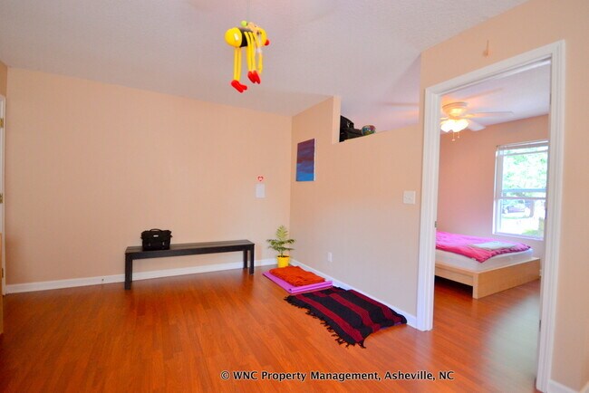 Foto del edificio - 95 Rutherford Rd