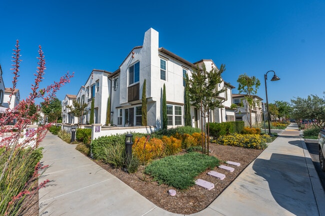 Building Photo - 30324 Town Square Dr