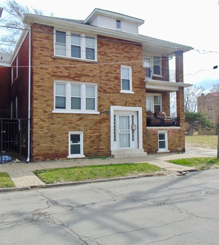 Primary Photo - 9932 Lawton St