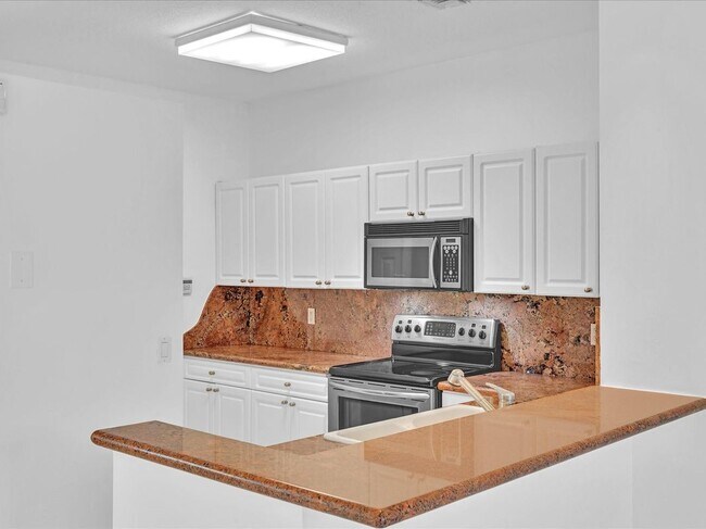 Building Photo - 812 SE 4th Ct