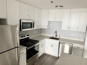 Building Photo - 555 Pierce St