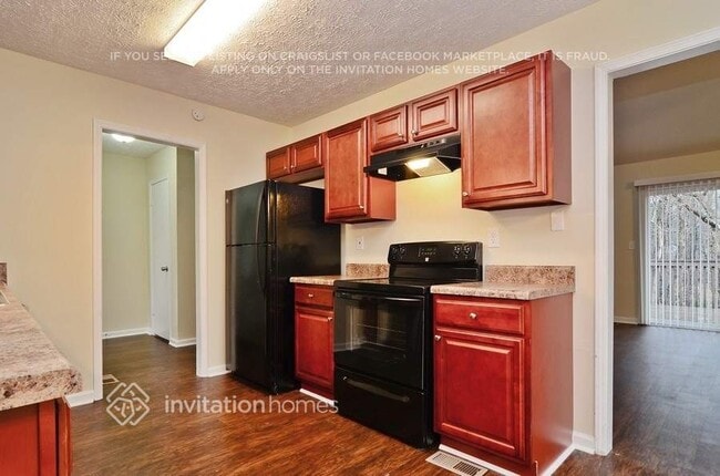 Building Photo - 6601 Valley Hill Dr