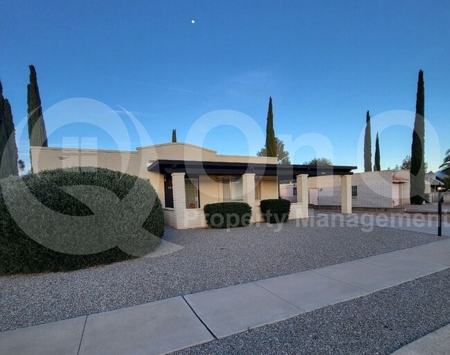 Building Photo - 905 S La Bellota