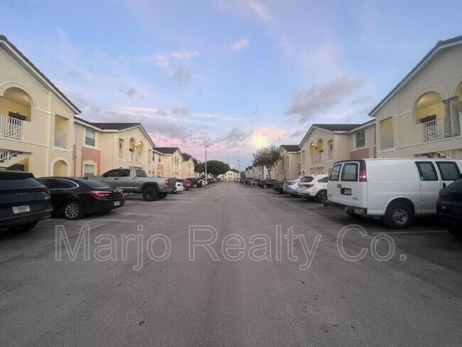 Foto del edificio - 1536 SE 26th St