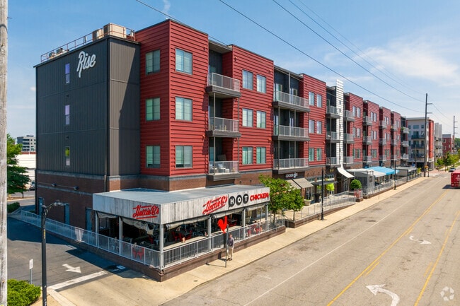 Building Photo - Rise Lakeview