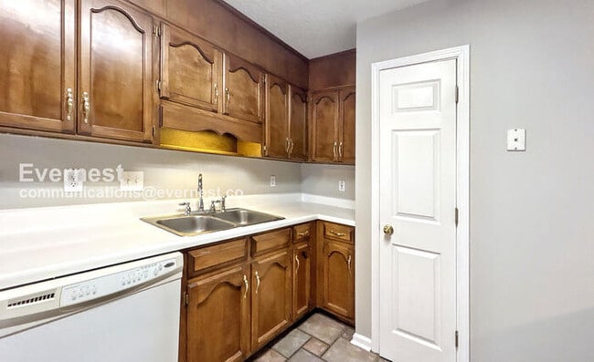 Building Photo - 161 Lake Terrace