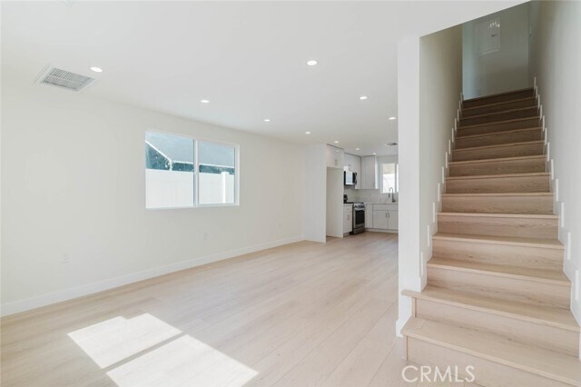 Foto del edificio - 1167 Raymond Ave