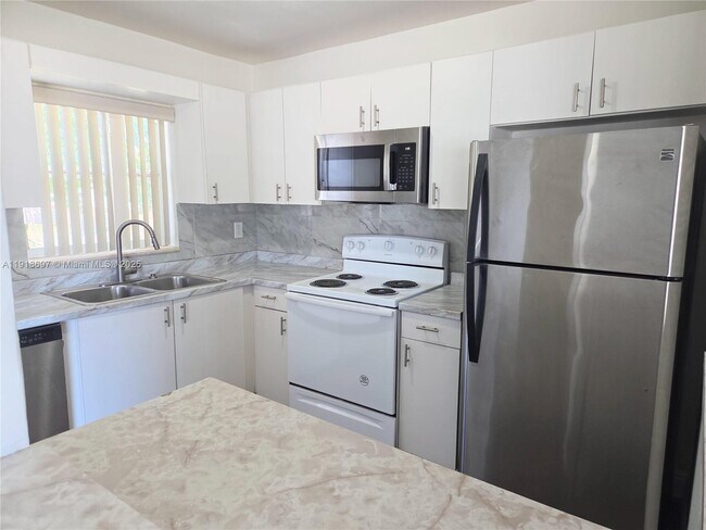 Foto del edificio - 5200 NW 18th Ct