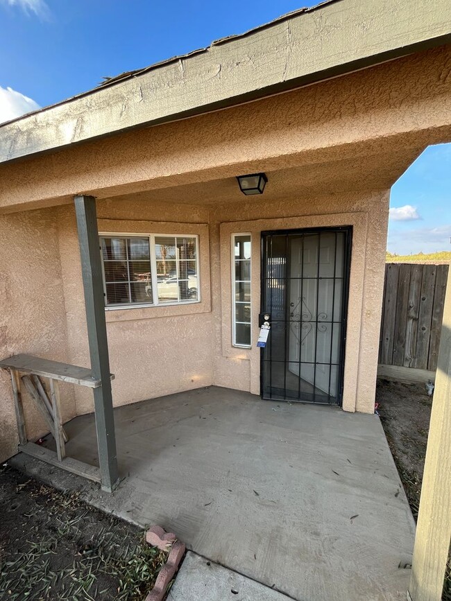 Foto del edificio - Upcoming Charming Home In Tulare