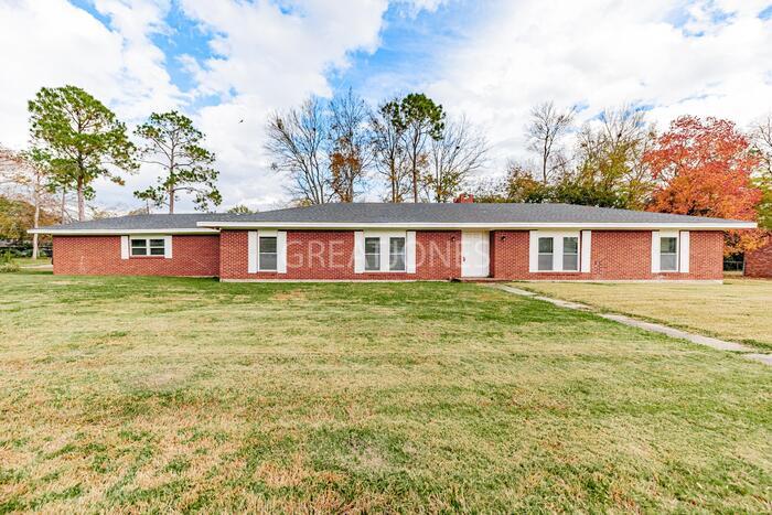 Primary Photo - 3401 Sommerville Dr