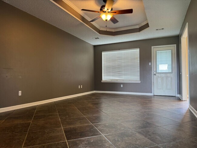 Building Photo - 23 Violet Ln
