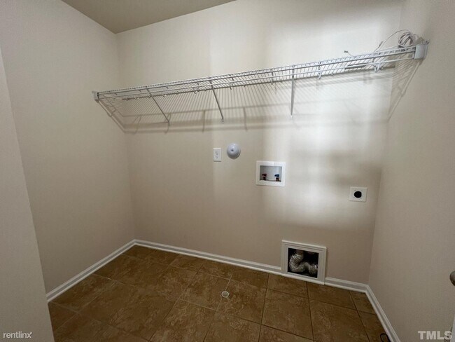 Building Photo - 5 br, 3 bath House - 4212 Auburn Hills Drive