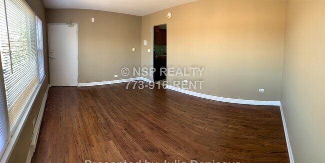 Foto del edificio - 7628 N Milwaukee Ave