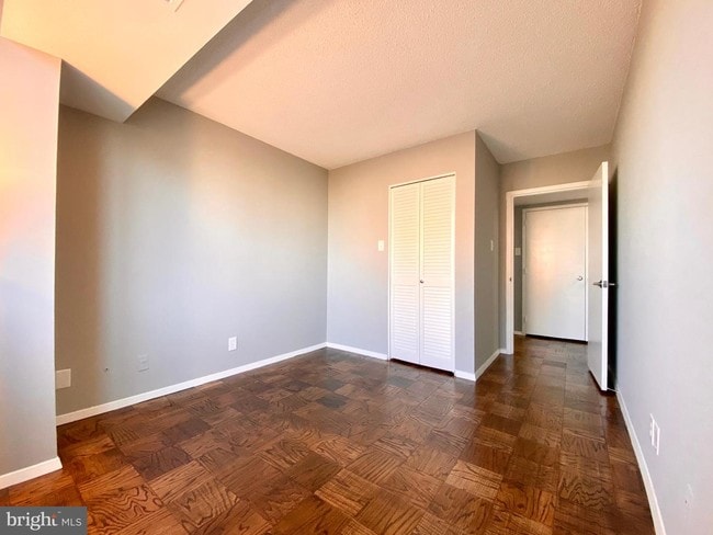 Building Photo - 3800 Fairfax Dr