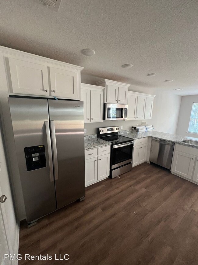 Building Photo - 3 br, 2 bath House - 819 N. Main St. 819 N...