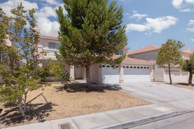 Building Photo - Enormous Silverado Ranch 5 br with pool an...