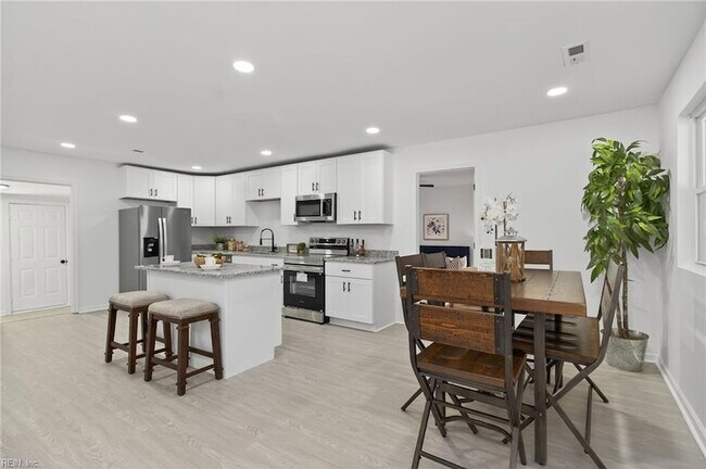 Foto del edificio - 13648 Track Ln