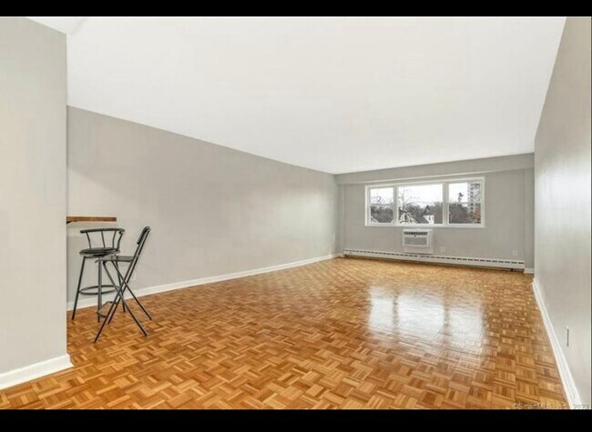 Building Photo - 25 Cartright St