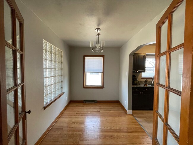 Building Photo - Newly Renovated 2BD/1BA Home