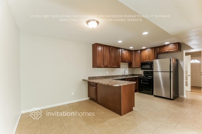 Building Photo - 436 W La Jolla Dr