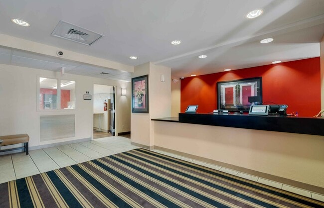 Building Photo - Furnished Studio-Chicago - Gurnee