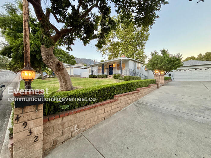 Foto principal - 4932 La Crescenta Ave