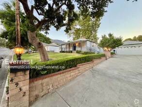 Building Photo - 4932 La Crescenta Ave