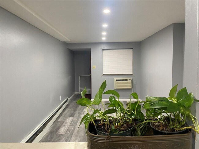 Foto del edificio - 1208 E 73rd St
