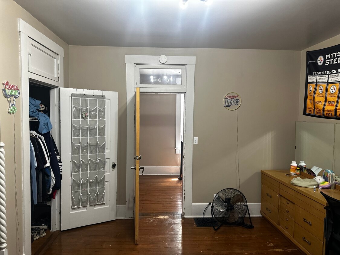 Primary Photo - 415 Oak St