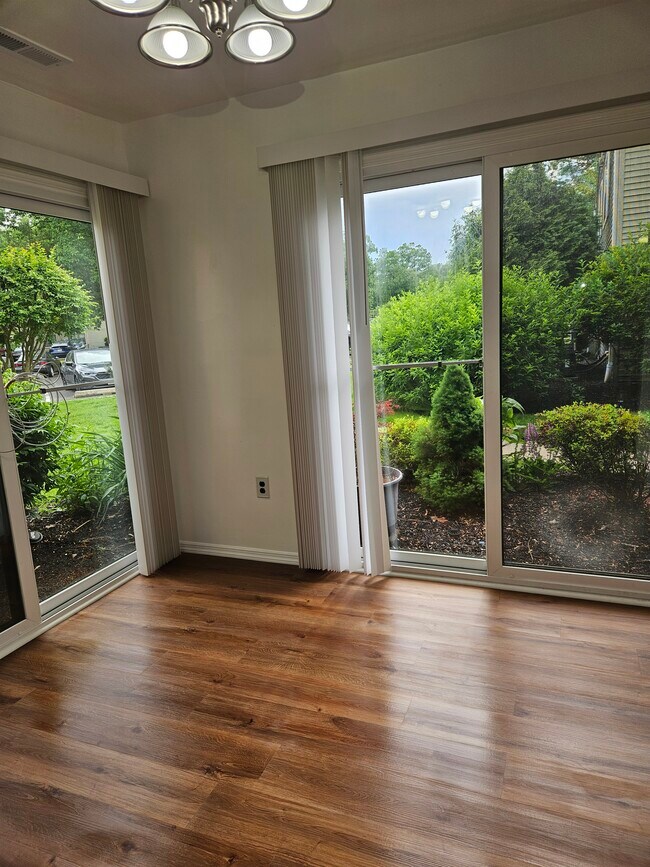 Building Photo - 57A W Bluebell Ln