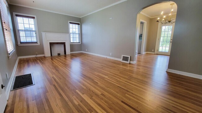 Building Photo - 242 S Bleckley Dr