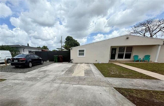 Foto del edificio - 6497 W 8th Ln