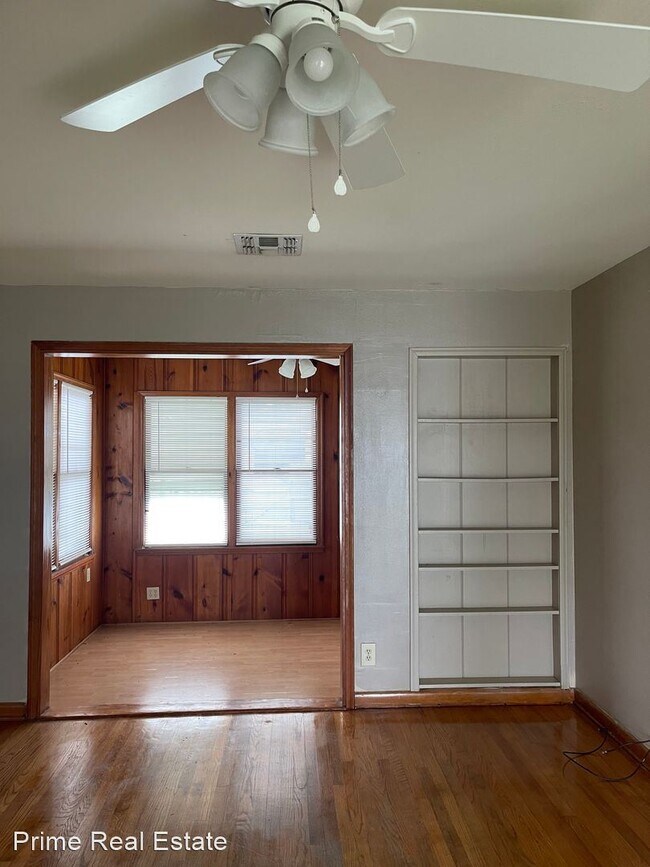 Building Photo - 2 br, 1 bath House - 1102 Zarsky Dr
