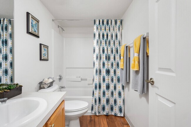 ¡Baño completo - Bennington Pond Apartments
